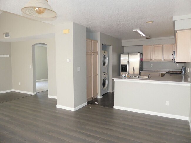 Building Photo - 3 bedroom home!!!
