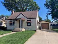 Building Photo - 710 E 4th St