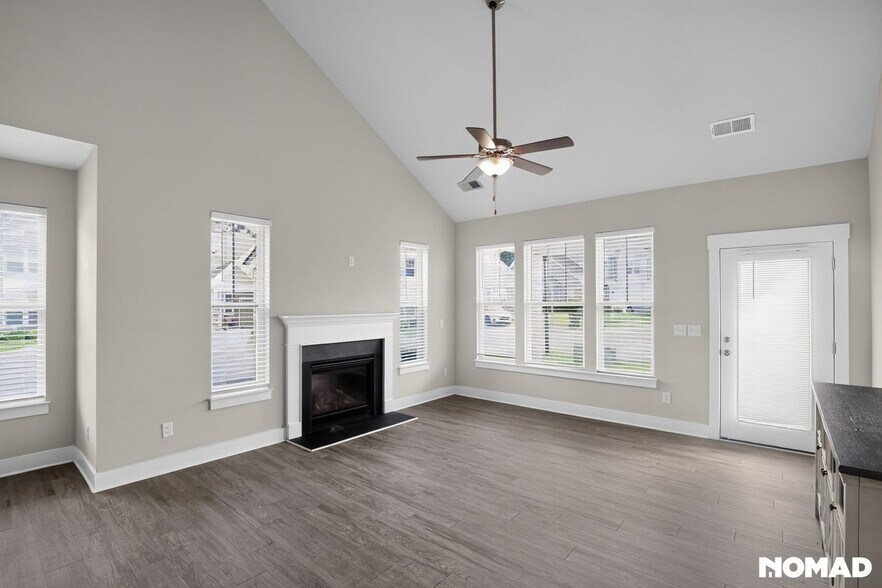 Building Photo - 201 Sprucewood Ct