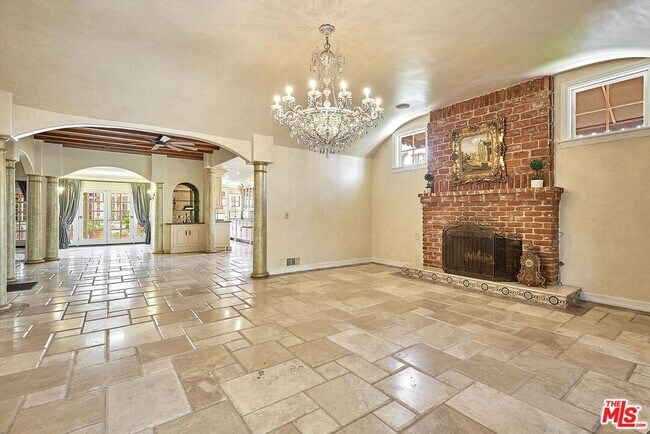 Building Photo - 424 N Arden Blvd