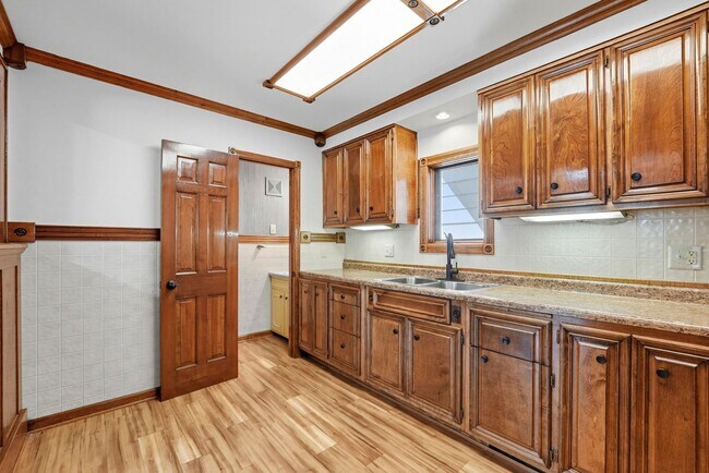 Building Photo - NEW LISTING! Spacious 3-Bedroom Home with ...