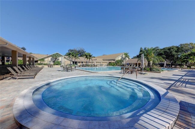 Building Photo - 3462 MacLaren Dr