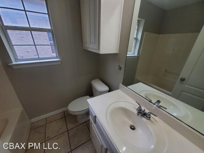 Building Photo - 3 br, 2 bath House - 504 E Buffalo St