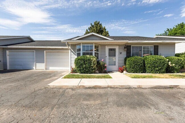 Primary Photo - Easy Living! 3 Bedroom Home Condo in St. G...