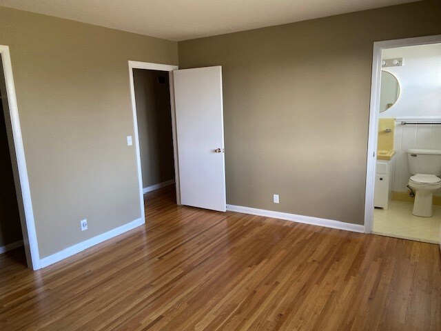 Building Photo - 164 New Shackle Island Rd