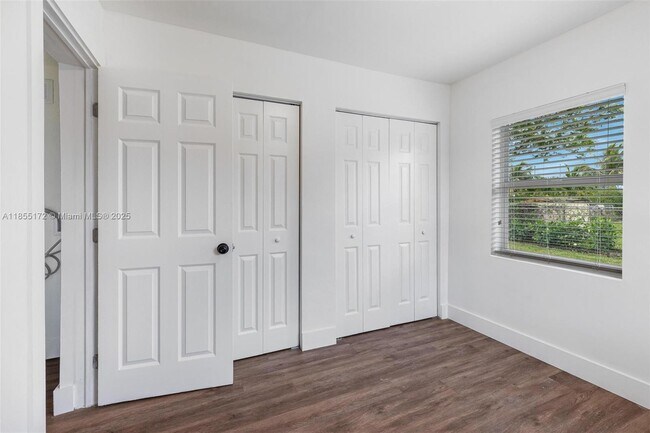 Building Photo - 5931 SW 64th St