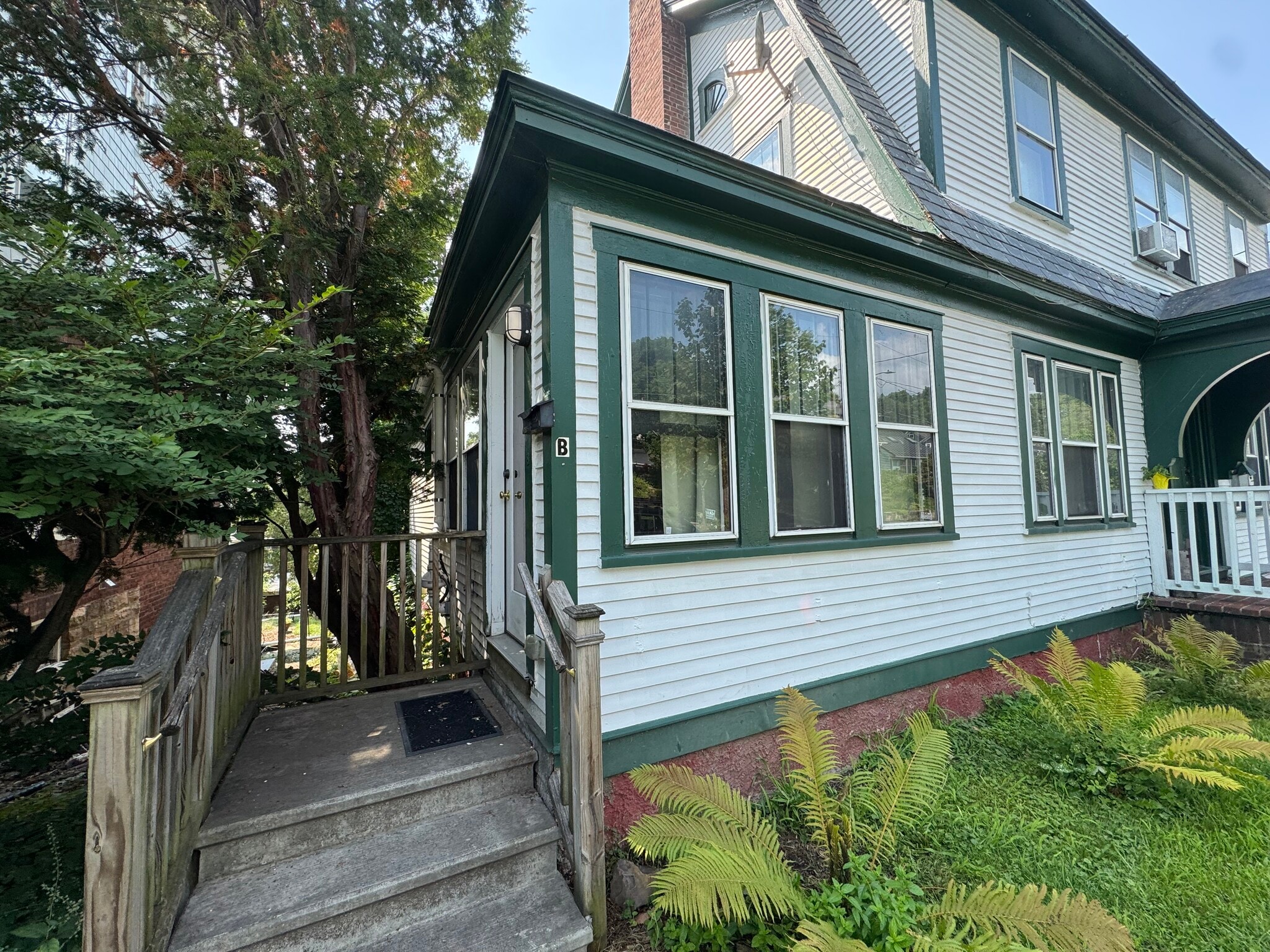 Building Photo - 361 S Winooski Ave