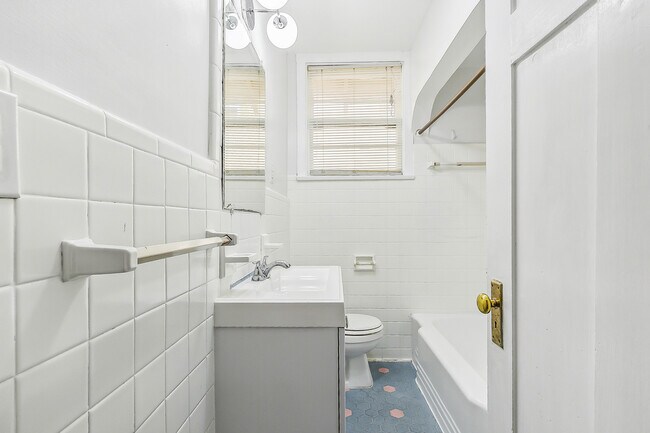 Building Photo - 2506 State St