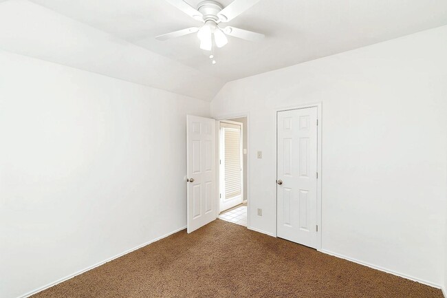 Building Photo - 3-Bedroom Home for Lease in Carrollton – U...
