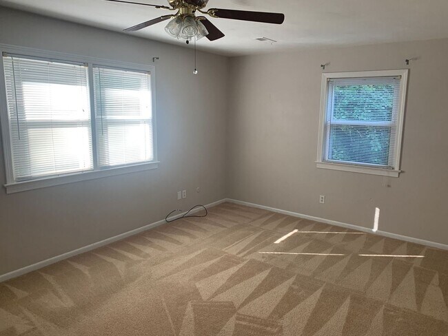 Building Photo - 3BR Single Family Home with an OFFICE!