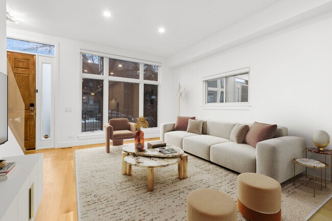 Building Photo - 1618 W Pierce Ave