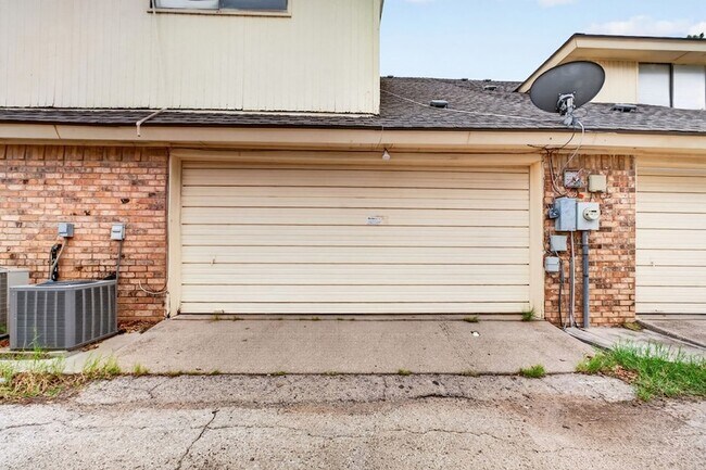 Building Photo - 3203 Tealwood Pl