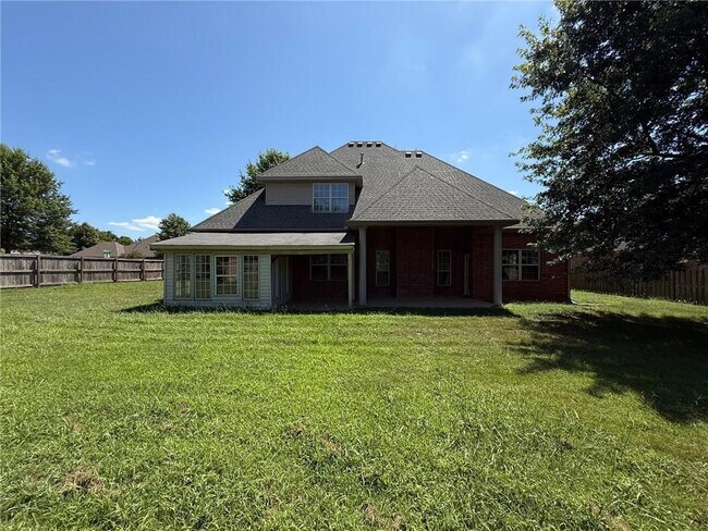 Building Photo - 609 N Tournament Dr