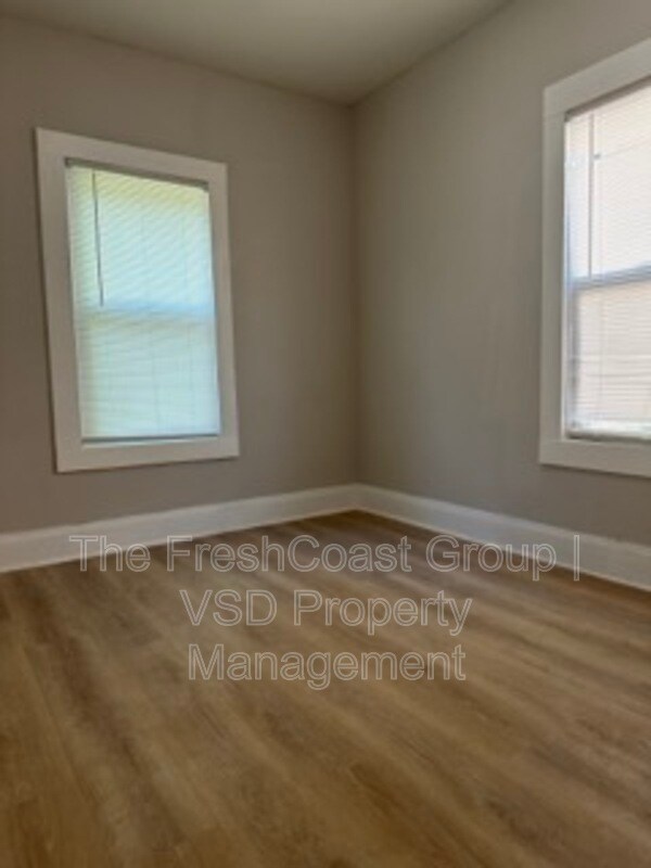 Building Photo - 789 Wayside Rd