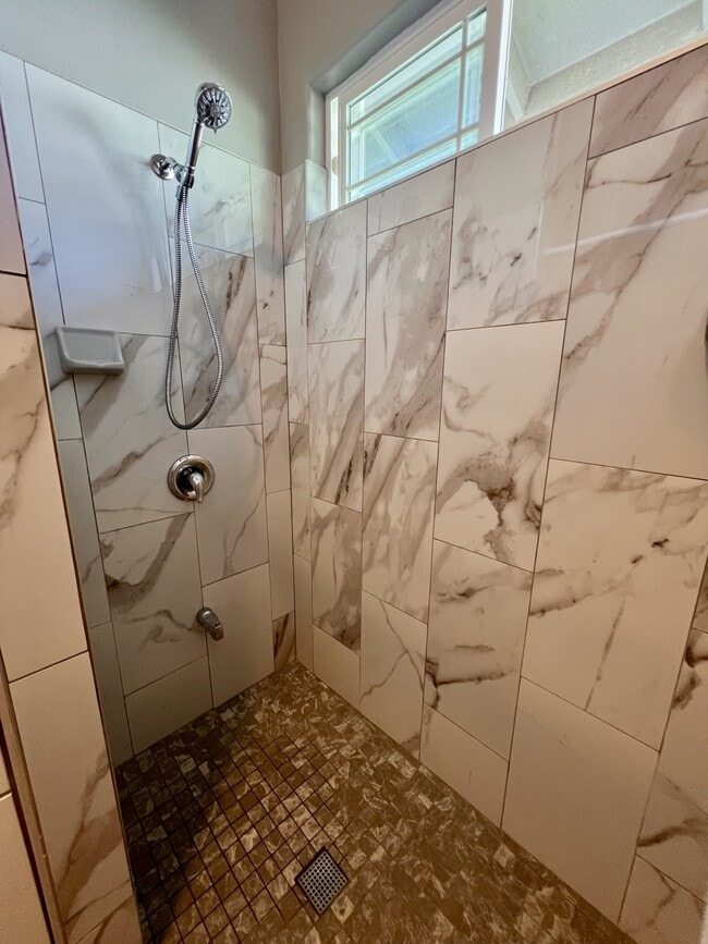 Building Photo - 103 Moolu