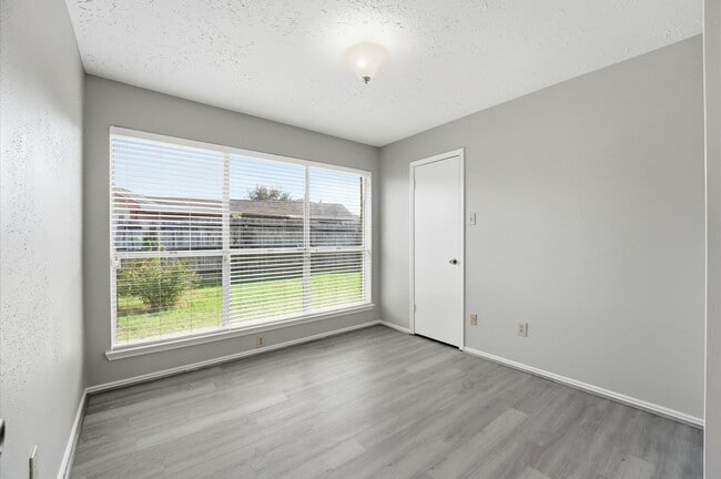 Building Photo - 7011 Lost Thicket Dr