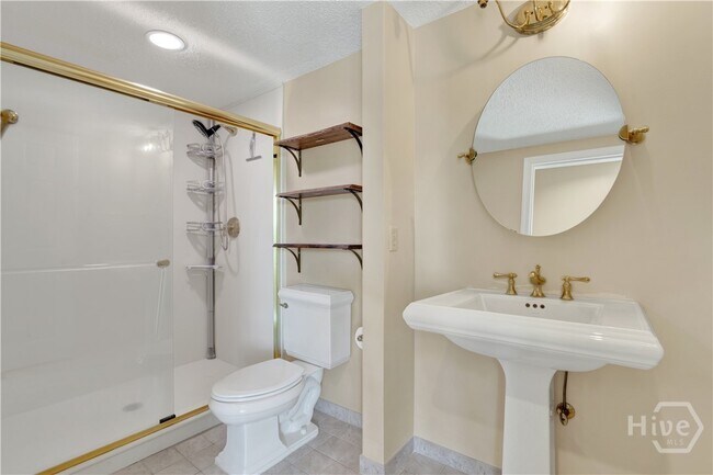 Building Photo - 5 Anchor Ct
