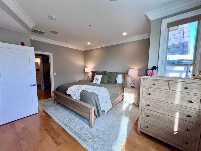 Building Photo - 37 P St