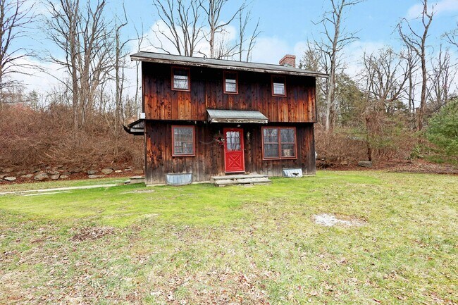 Building Photo - 380 Newtown Turnpike