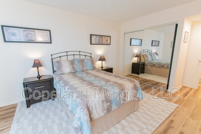 Building Photo - 1000 Cove Cay Dr