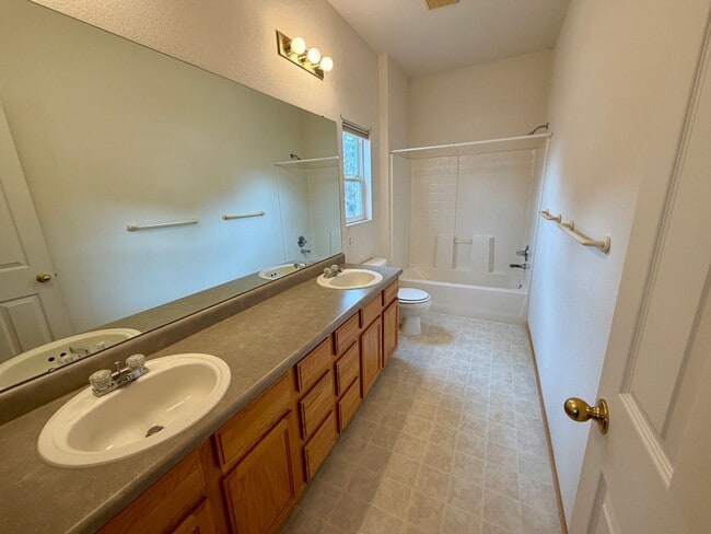 Building Photo - 3822 W 11th St