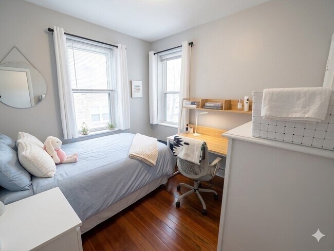 Building Photo - 35 Charter St