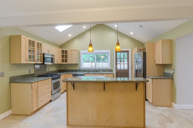 Building Photo - 3bd/1.75ba Seattle Home