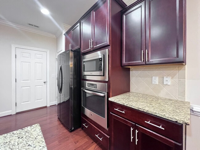 Building Photo - 2707 Masonboro Ferry Dr