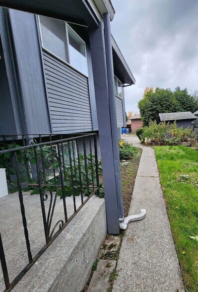 Building Photo - 9813 62nd Ave S