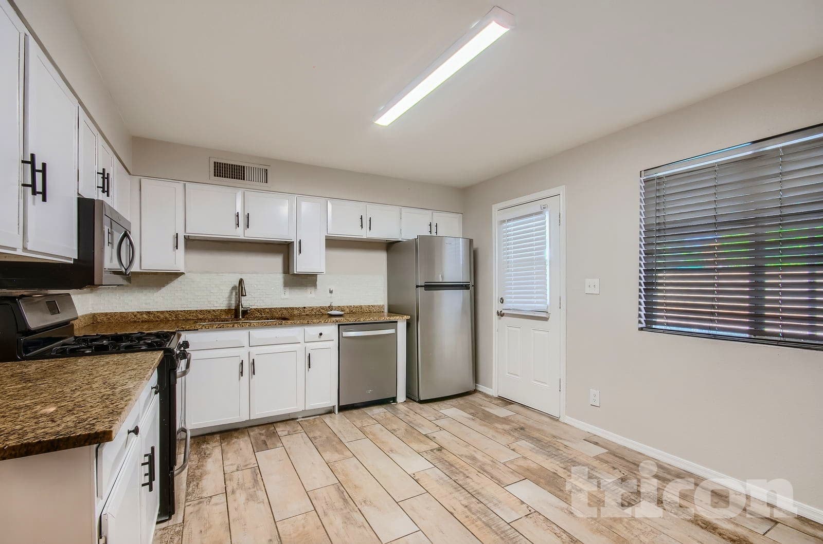 Building Photo - 826 W Del Rio St