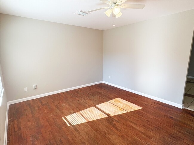 Building Photo - 6710 England St