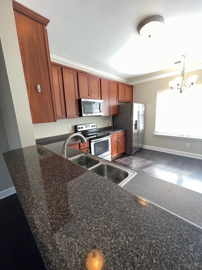 Building Photo - Lenox Village!