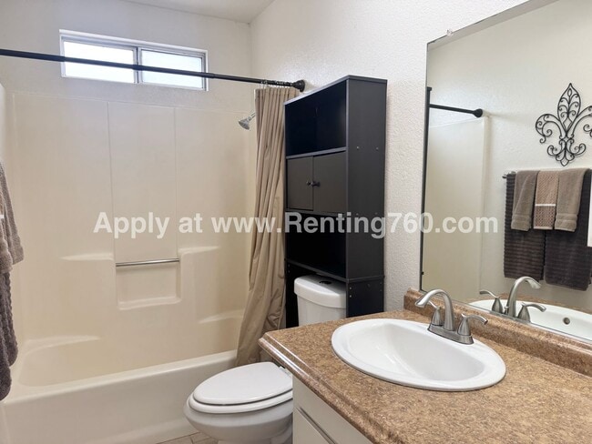 Building Photo - Beautifully Furnished Move-In Ready Home!