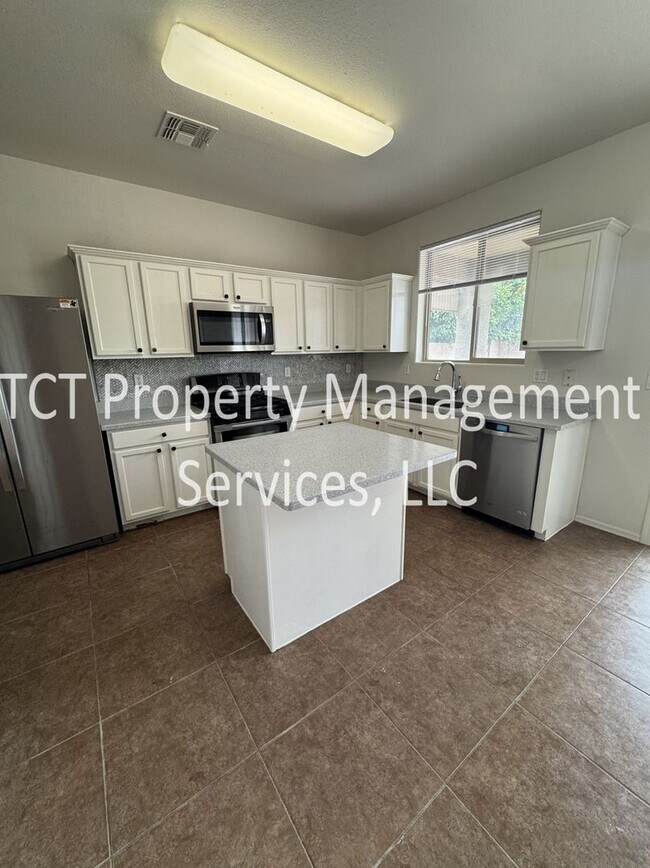 Building Photo - Beautiful 4 bedroom + loft in Johnson Ranch