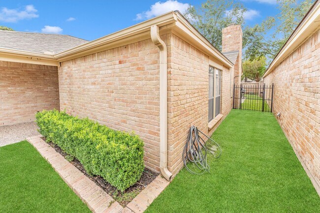 Building Photo - 6603 Pauma Dr