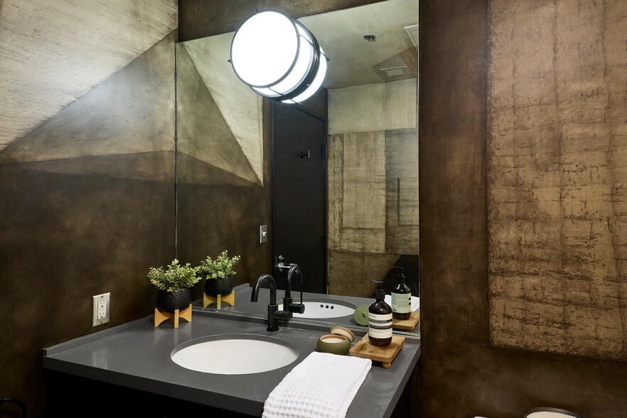 Building Photo - 1855 Industrial St