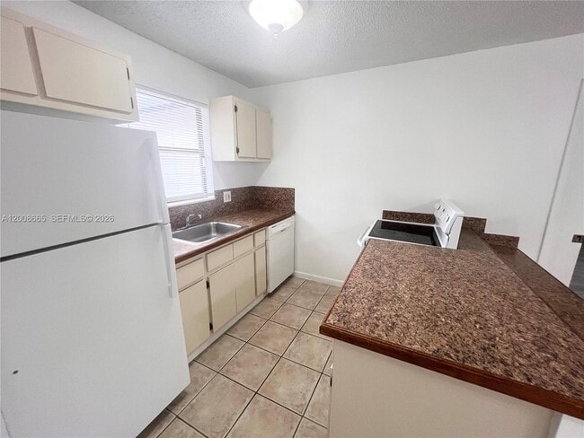 Building Photo - 1832 My Pl Ln