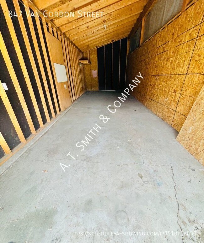 Building Photo - Clean And Spacious Two Bedroom Duplex With...