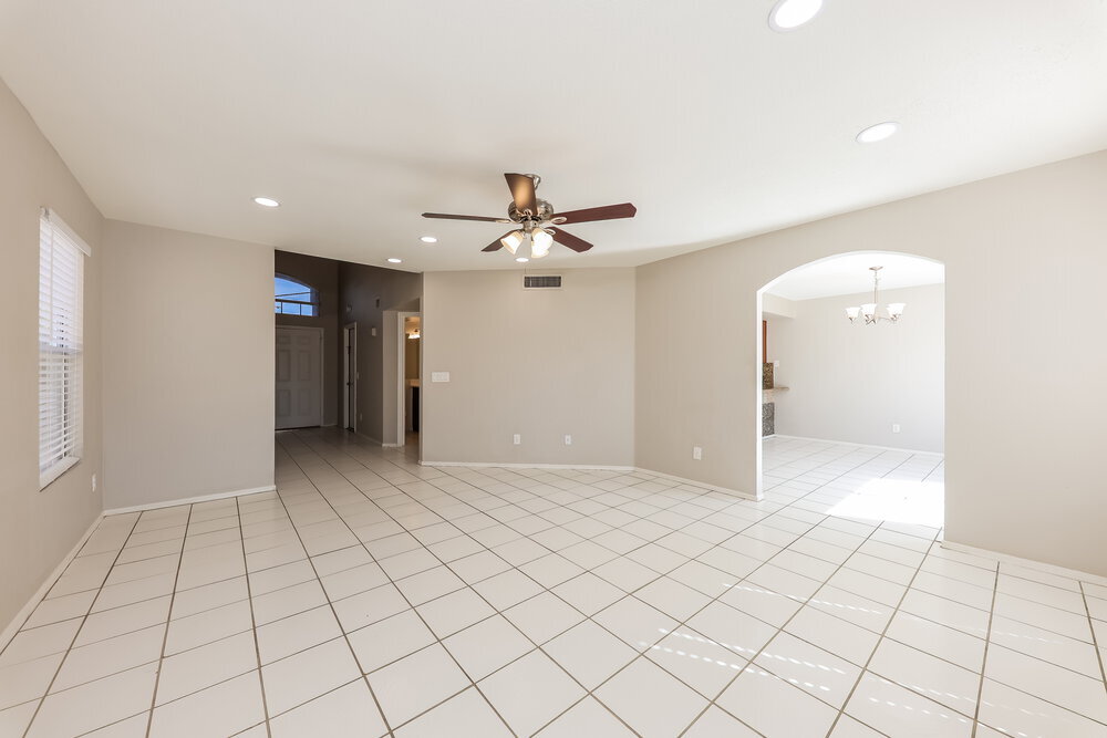 Building Photo - 7631 W Cinnabar Ave