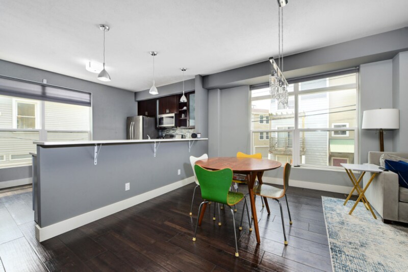 Building Photo - 721 University Ct