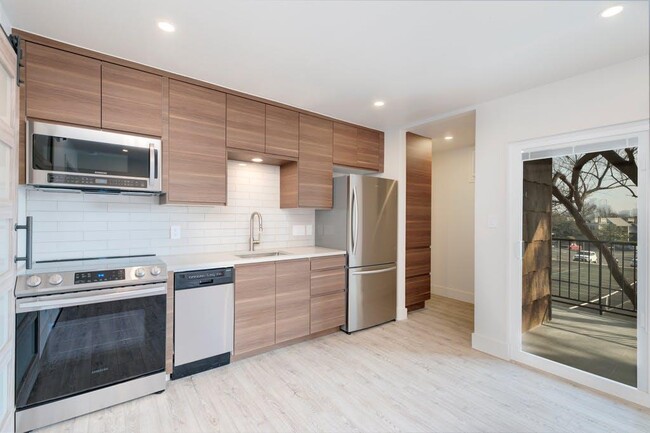 Building Photo - 1214 Barton Hills Dr