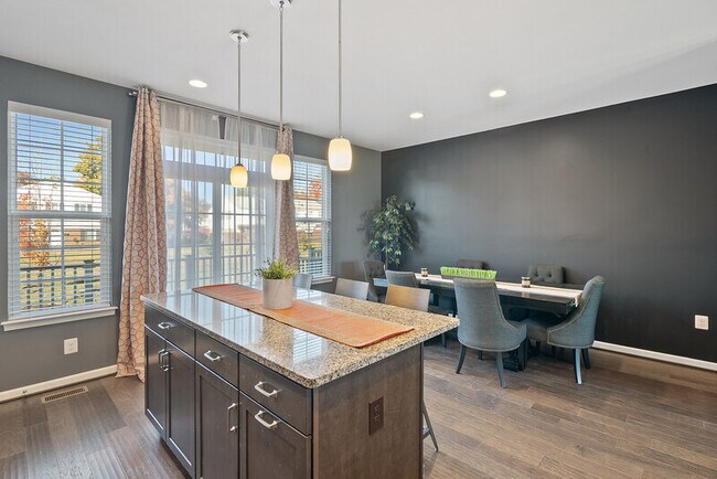 Building Photo - 8292 Heritage Crossing Ct