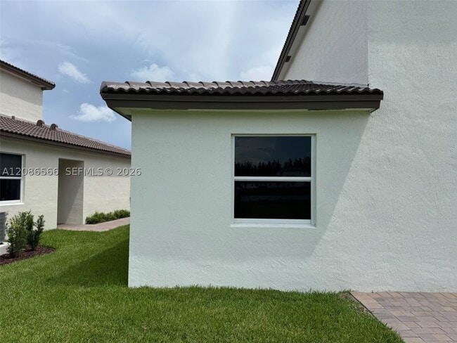 Building Photo - 2404 SE 29th Dr