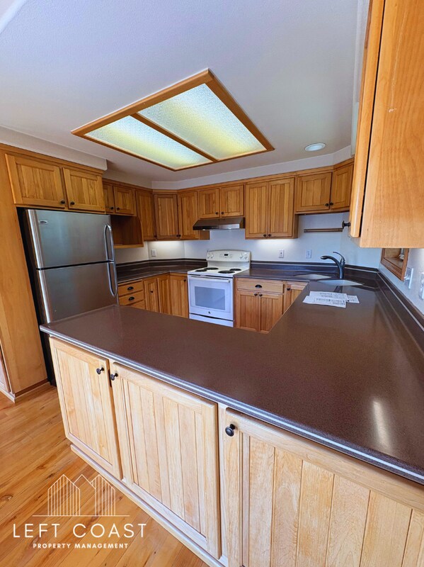 Building Photo - 7205 SW Burl Dr