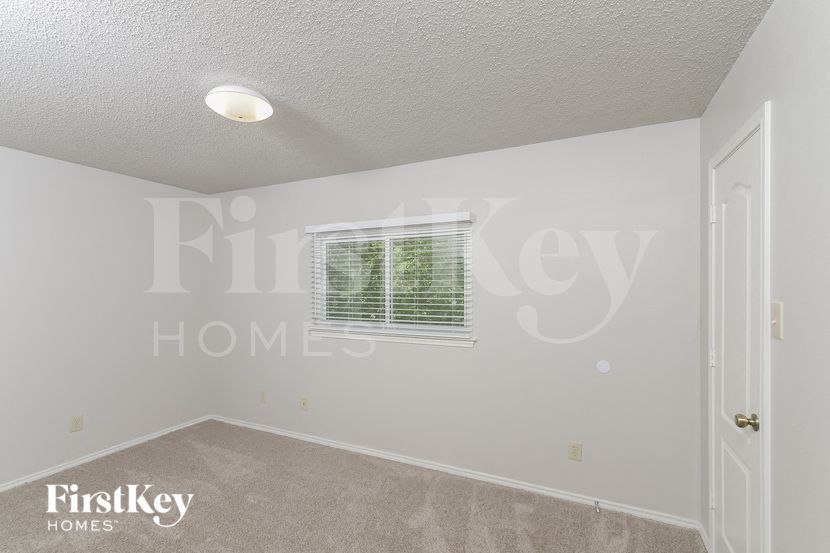 Building Photo - 2652 Westover View
