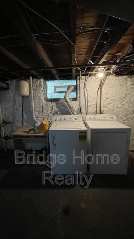 Building Photo - 327 Elizabeth St