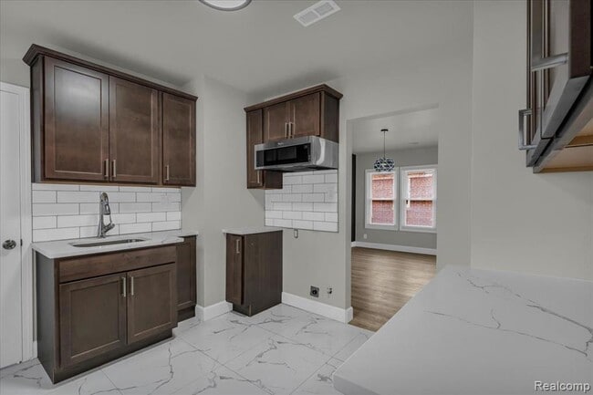 Building Photo - 14112 Mettetal St