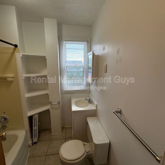 Building Photo - 65 George St E