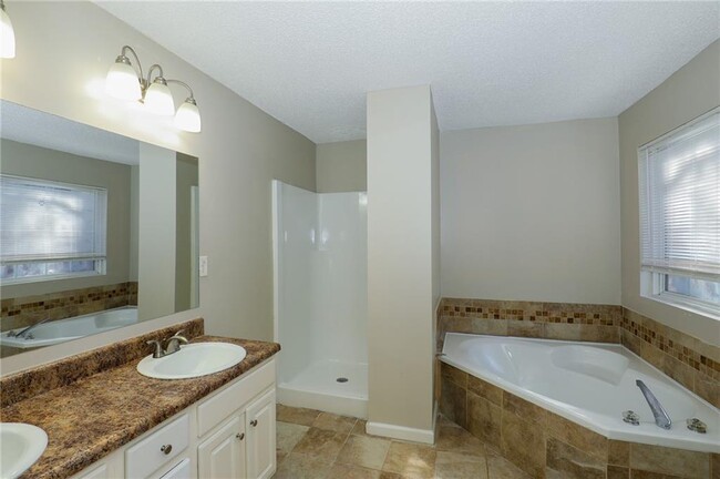 Building Photo - 5747 Graceland Dr SW