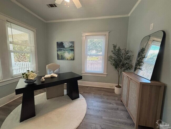 Building Photo - 1118 W Belmont St